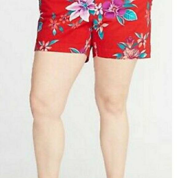 Old Navy Plus Everyday Floral Shorts - Picture 2 of 11